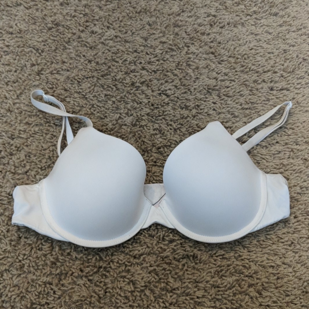 Victoria's Secret Body Semi-Demi 34C